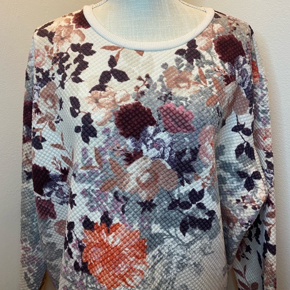 H & M Quilted Floral Sweatshirt - Picture 2 of 9